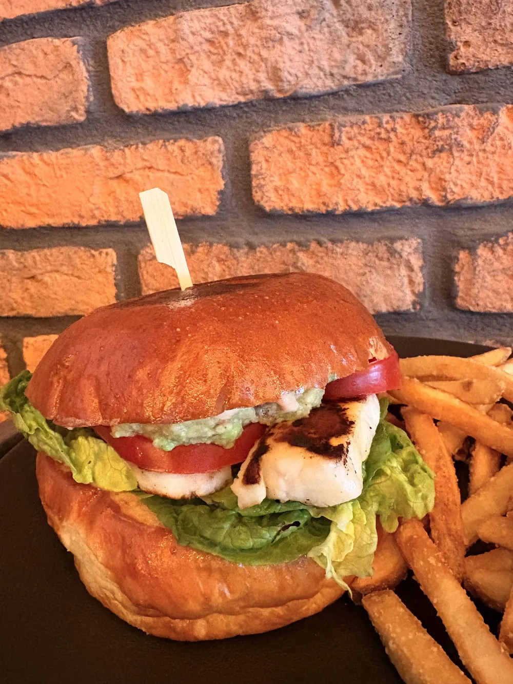 Burger s grilovaným halloumi